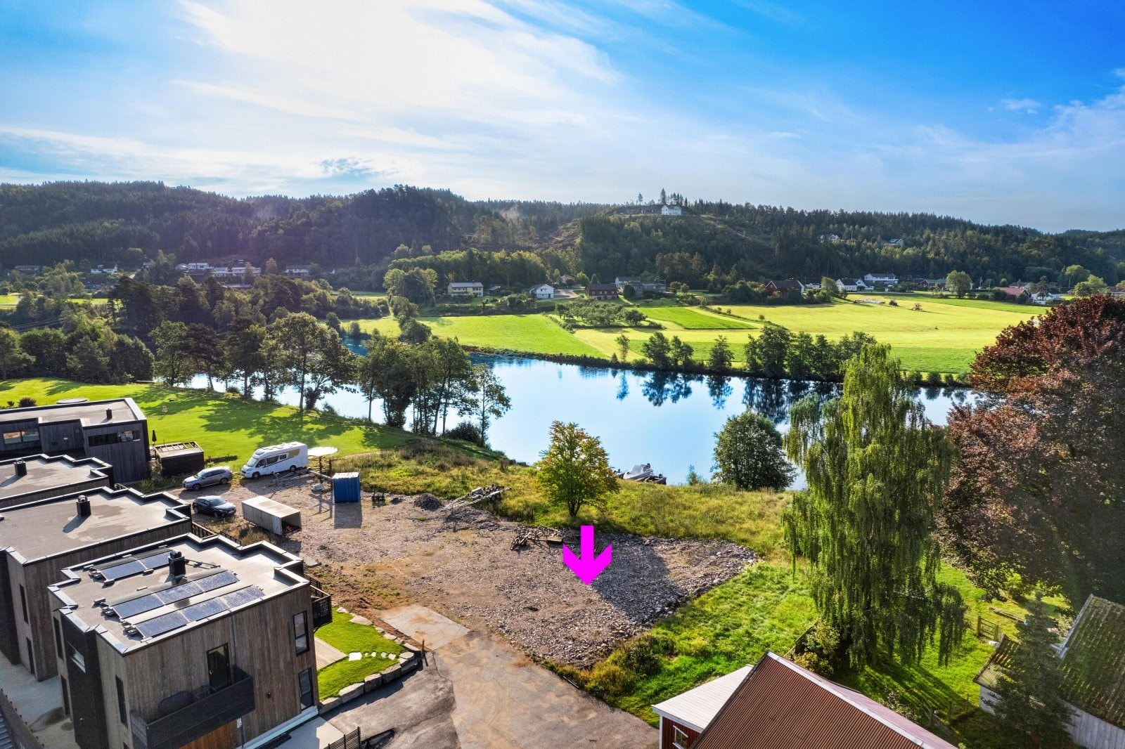 Daleveien 791 ligger i idylliske omgivelser med nydelig utsikt mot Mandalselva! Galleribilde