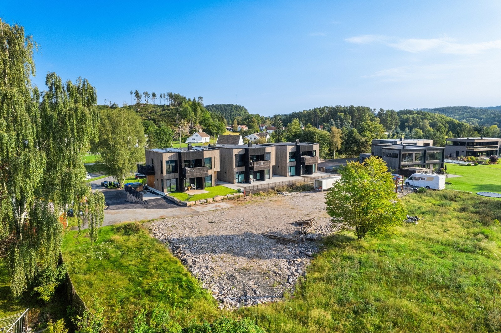 "Gartnerihagen" er båstende av nyere eneboliger i "funkis"-stil. Et ekslusivt og moderne boligområde. Galleribilde