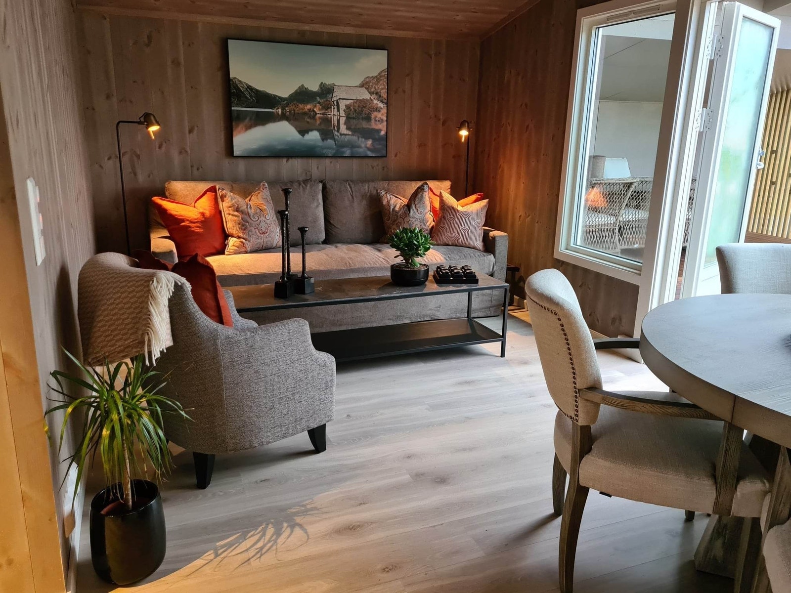 Åpen kjøkken og stueløsning. Galleribilde