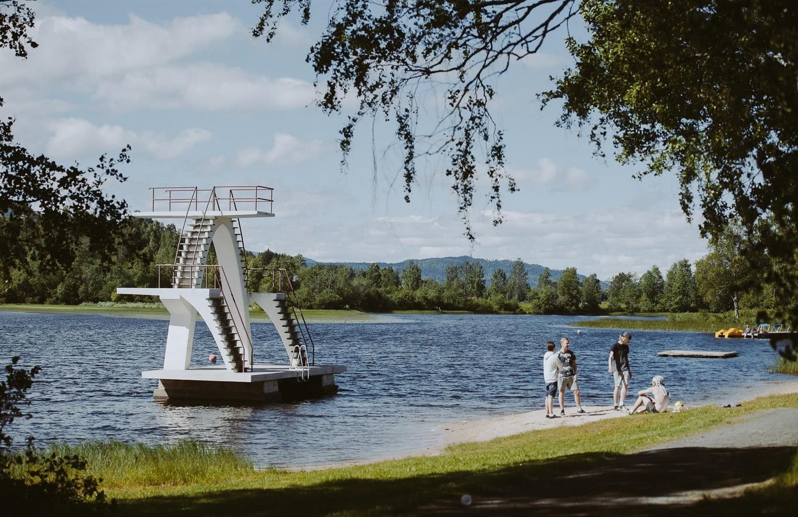 Stupetårn i Rena sentrum. Flott badeplass. Galleribilde