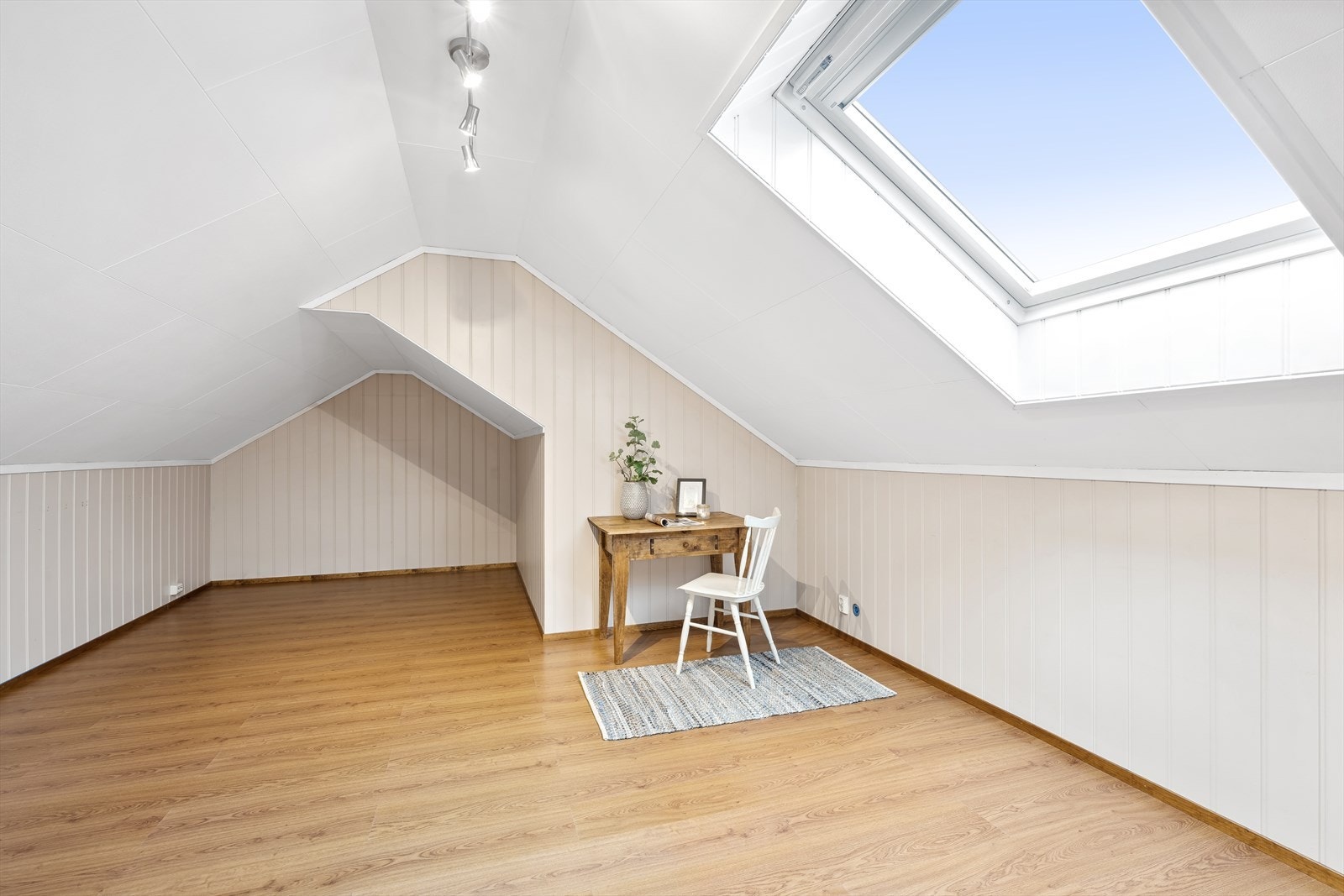 Loftstue (ikke godkjent for varig opphold - se pkt. ferdigattest i salgsoppgaven) Galleribilde