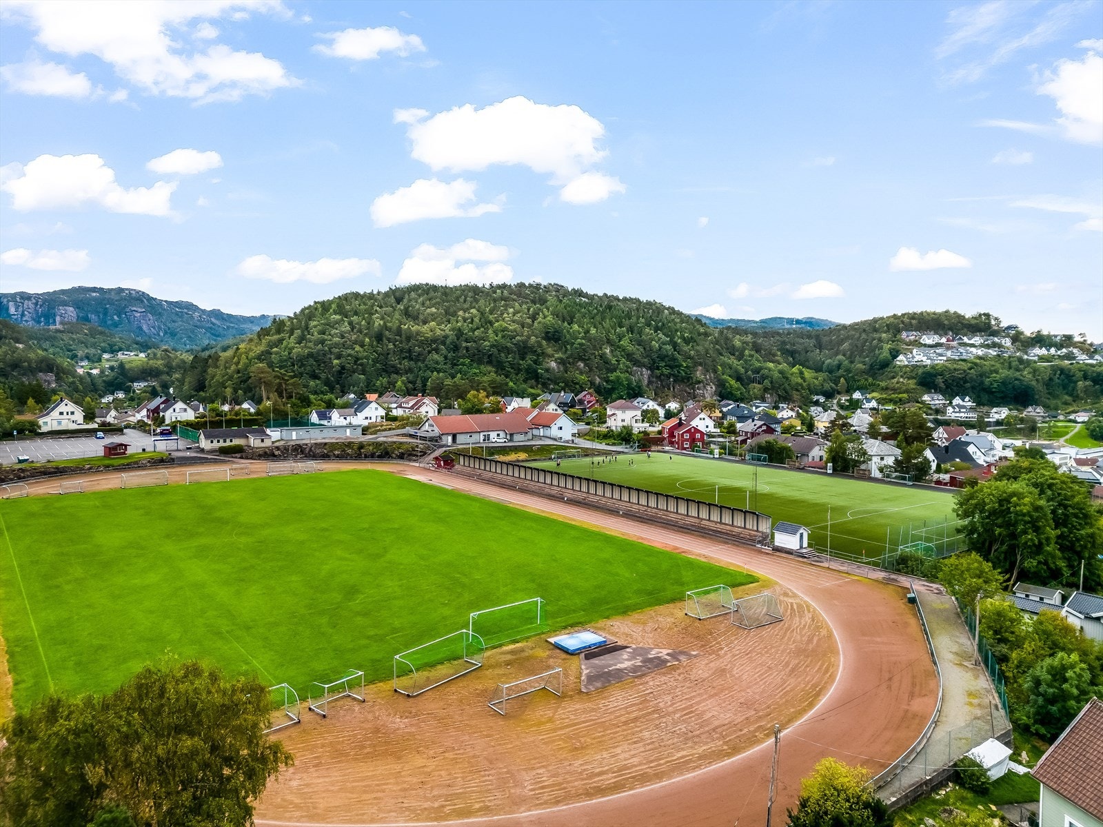 Uenes stadion Galleribilde