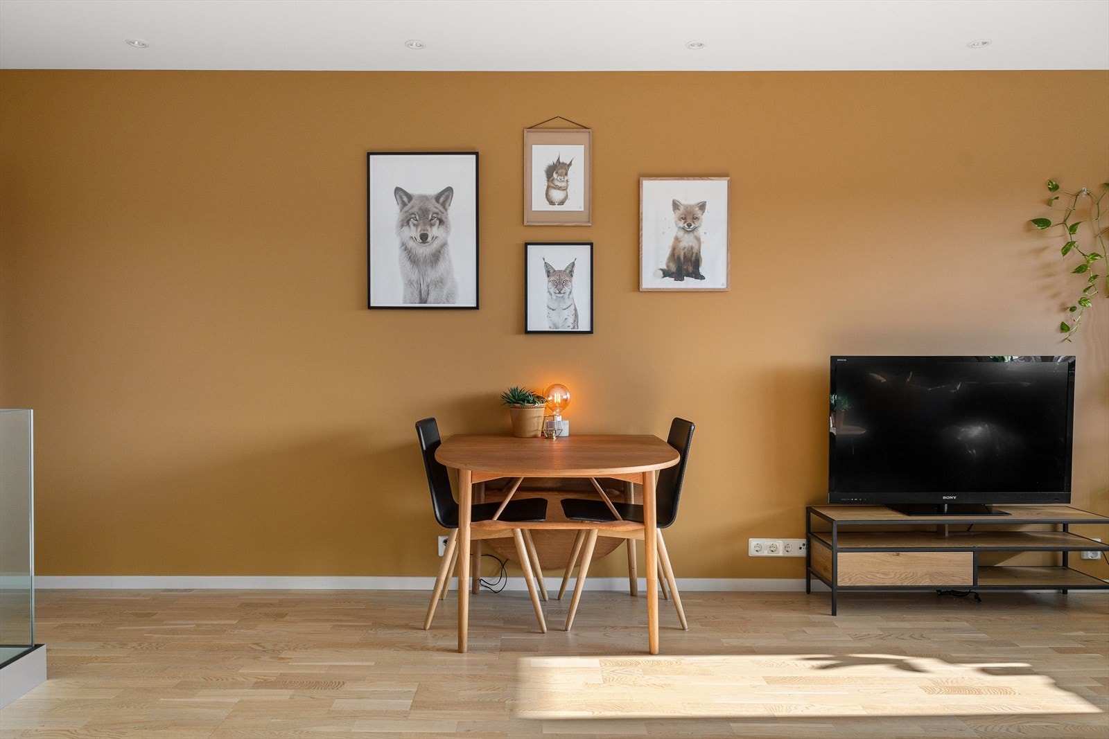 Her er det god plass til spisegruppe hvor du kan invitere venner og familie til et deilig måltid. Galleribilde