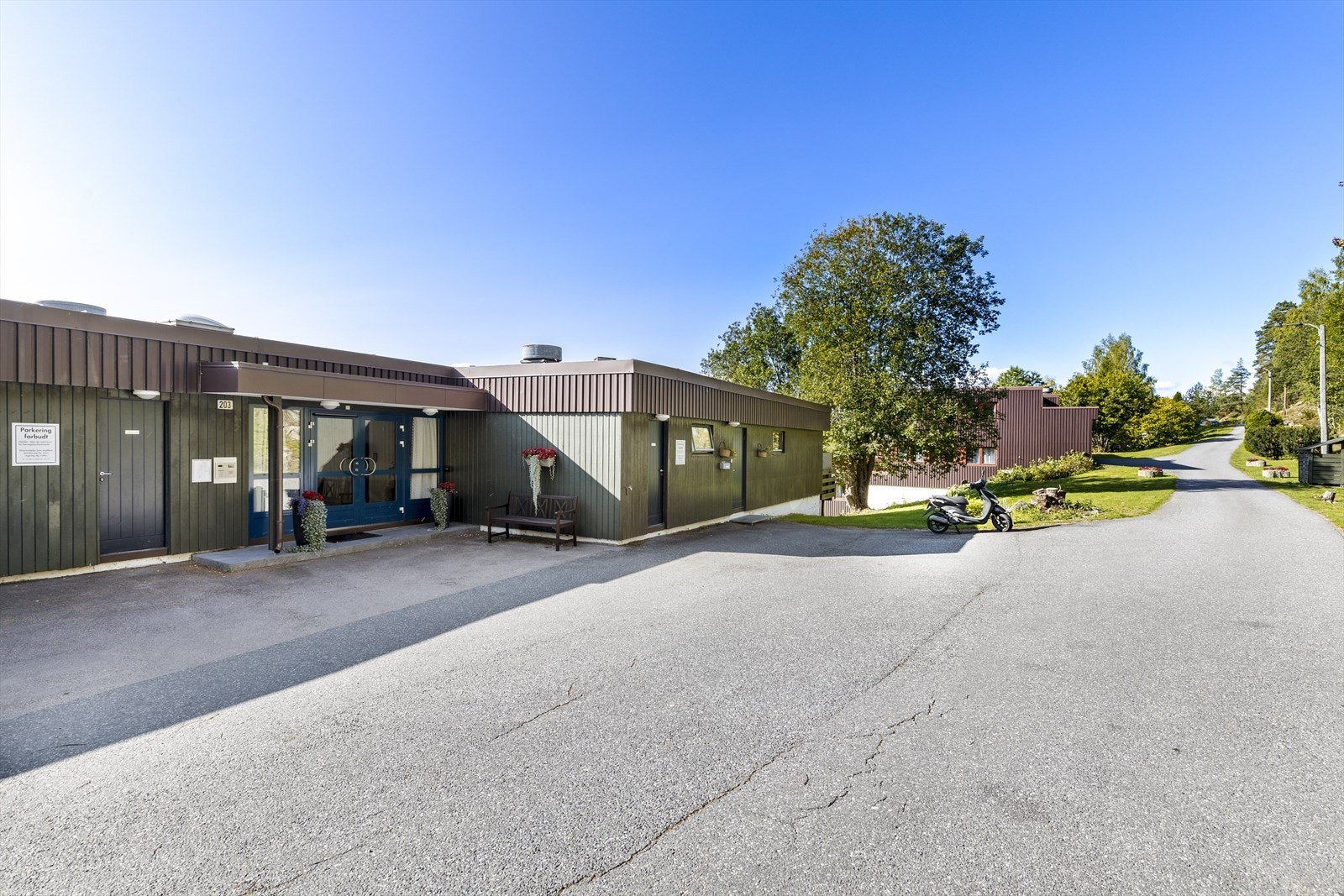 Ankomst til leiligheten kan enten skje fra oppegårdveien eller tverrkleiva. Galleribilde