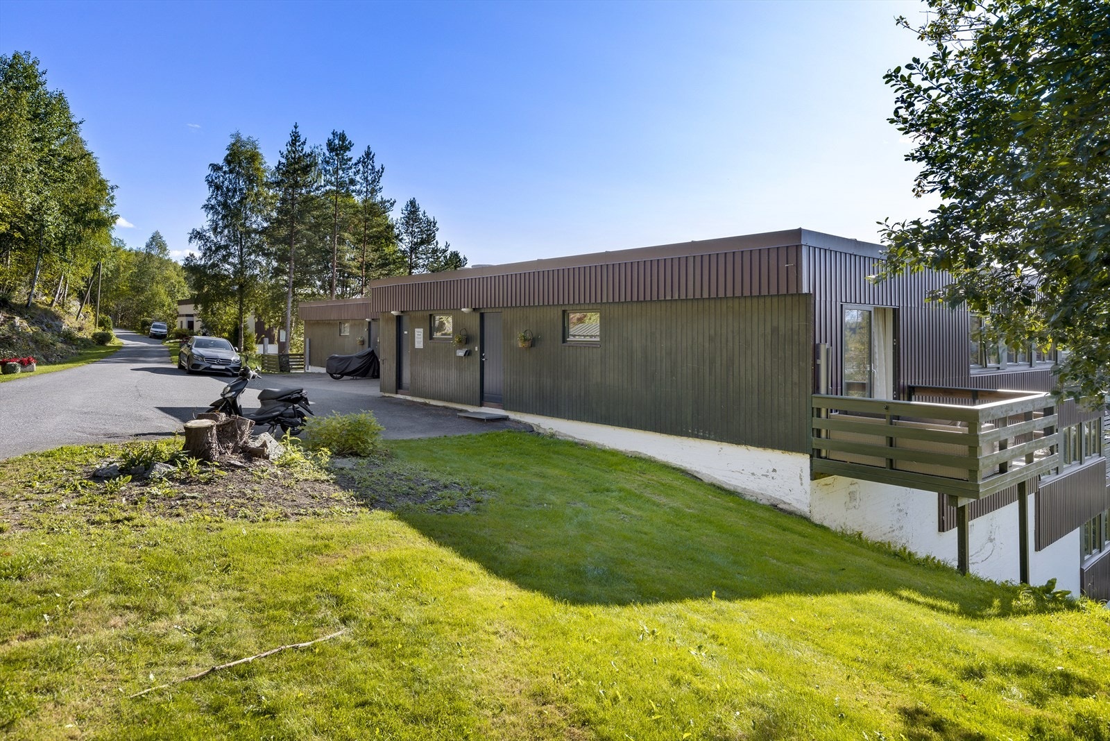 Leiligheten har en fin plassering i byggets øverste etasje. Galleribilde