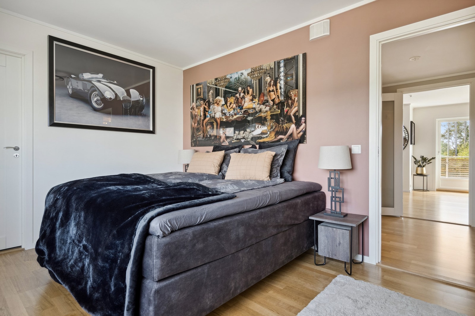 Hovedsoverom med inngang til bod Galleribilde