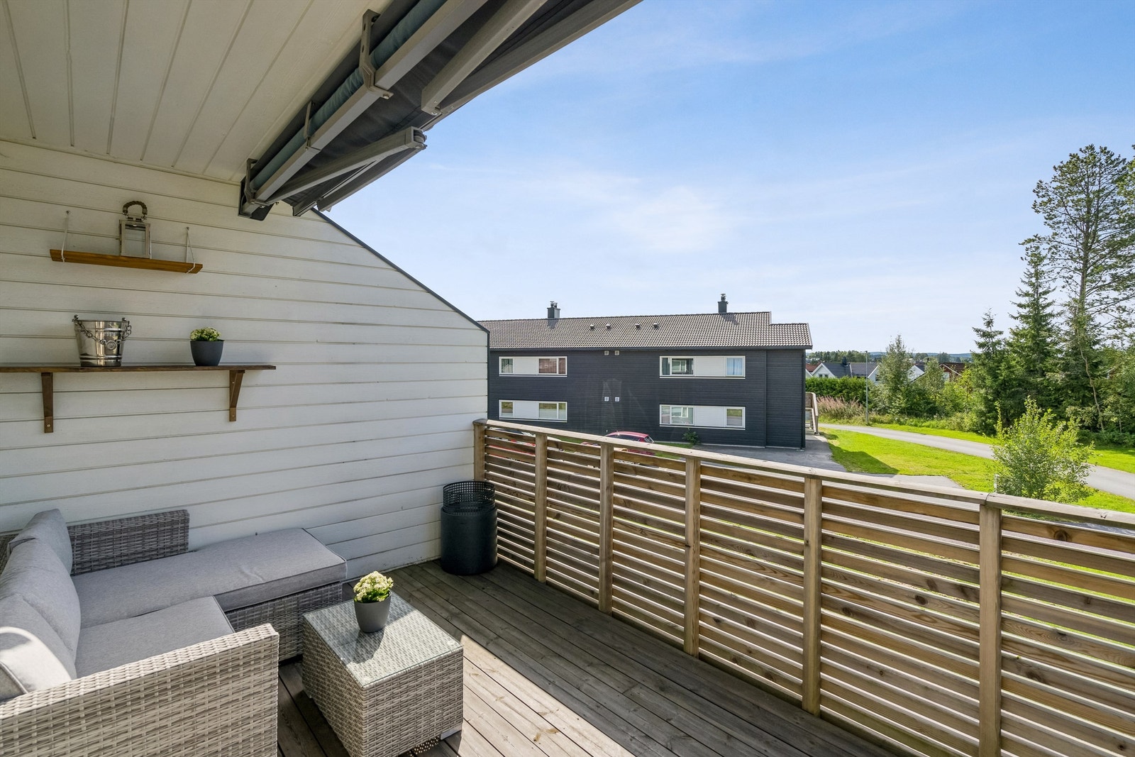 Veranda mot sydvest på ca. 14 kvm - Svært gode solforhold! Galleribilde