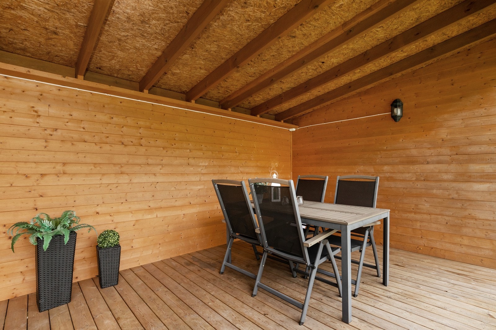 Overbygd terrasse i hagen Galleribilde
