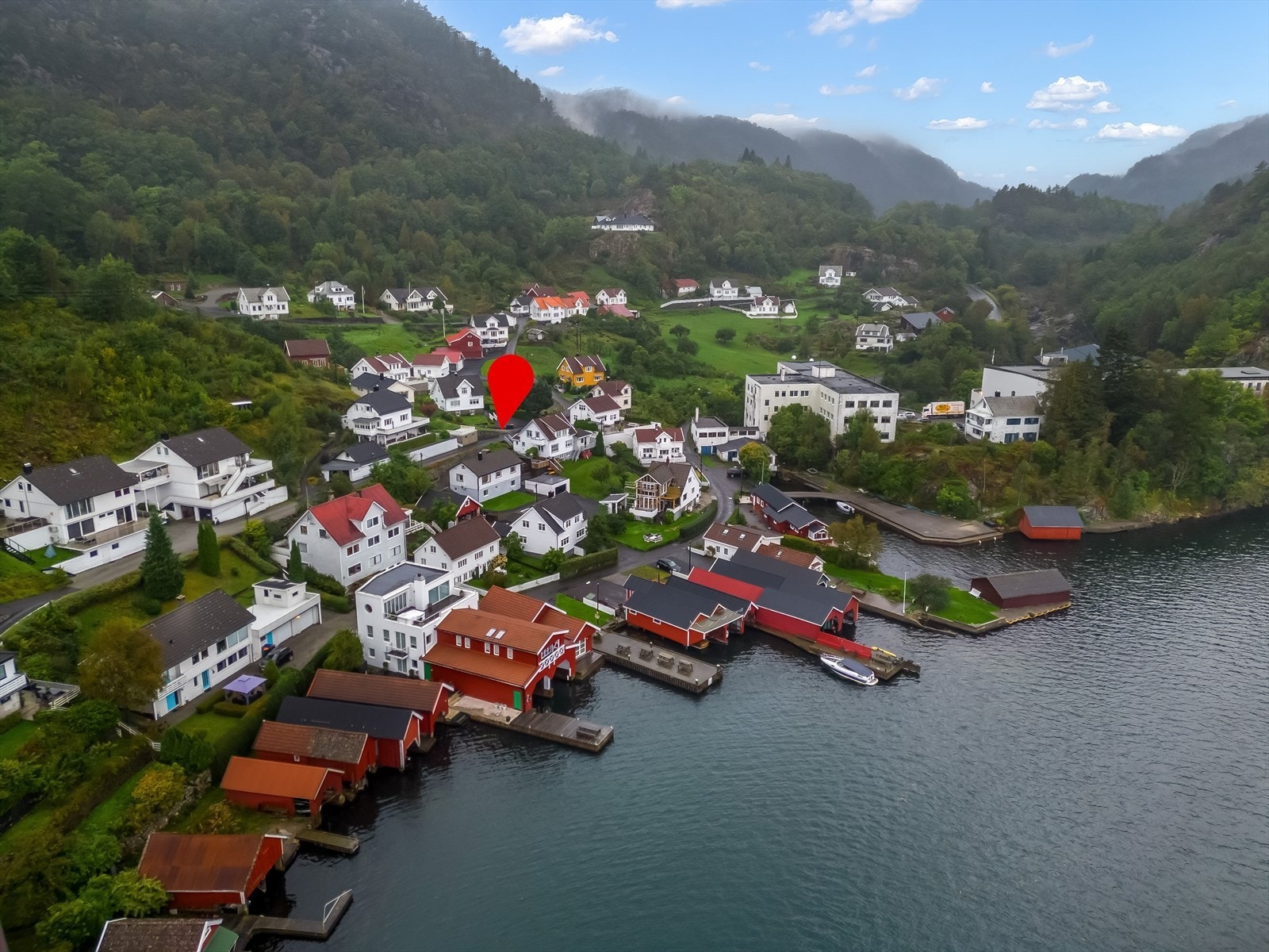 Fjellse er en tettbygd som ligger utenfor Flekkefjord. Herfra er det kun ca 5 minutter bilvei og et par minutters sjøvei til sentrum. Galleribilde
