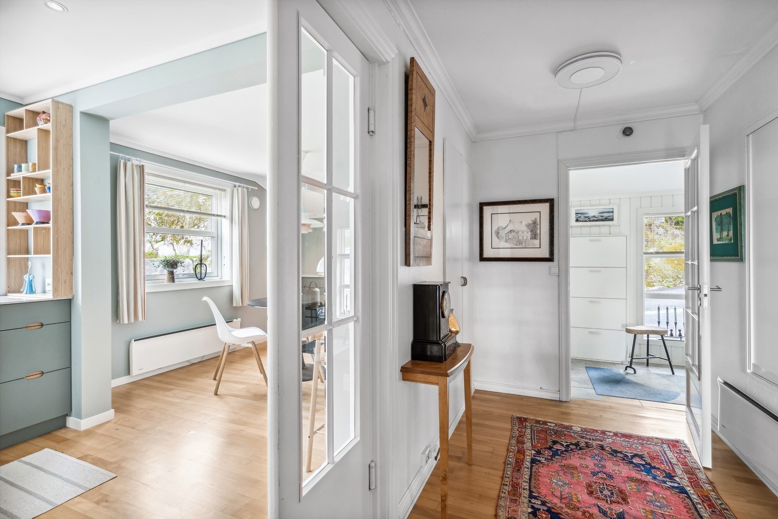 Lyst og nøytralt og med alle hovedfunksjoner på ett plan. Galleribilde