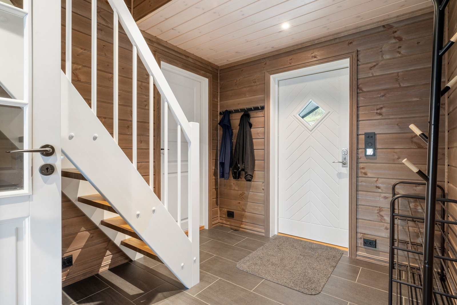 Entré med flis på gulv og varmekabler. Galleribilde
