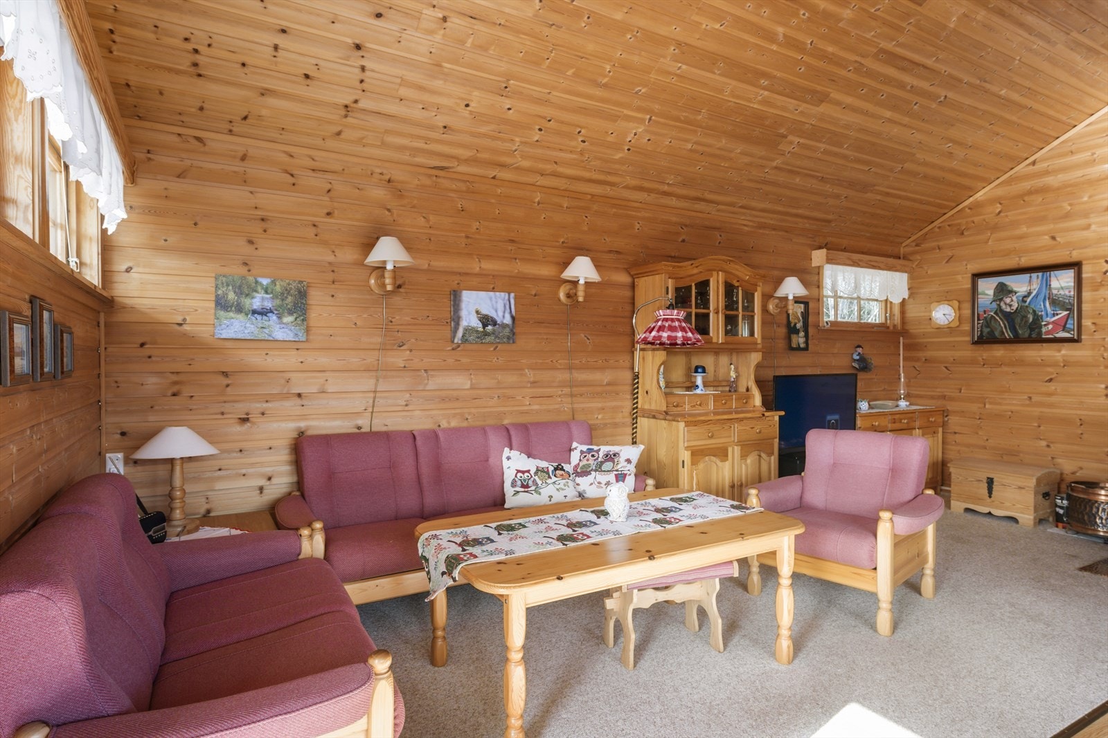 Stuen er romslig og luftig. Galleribilde