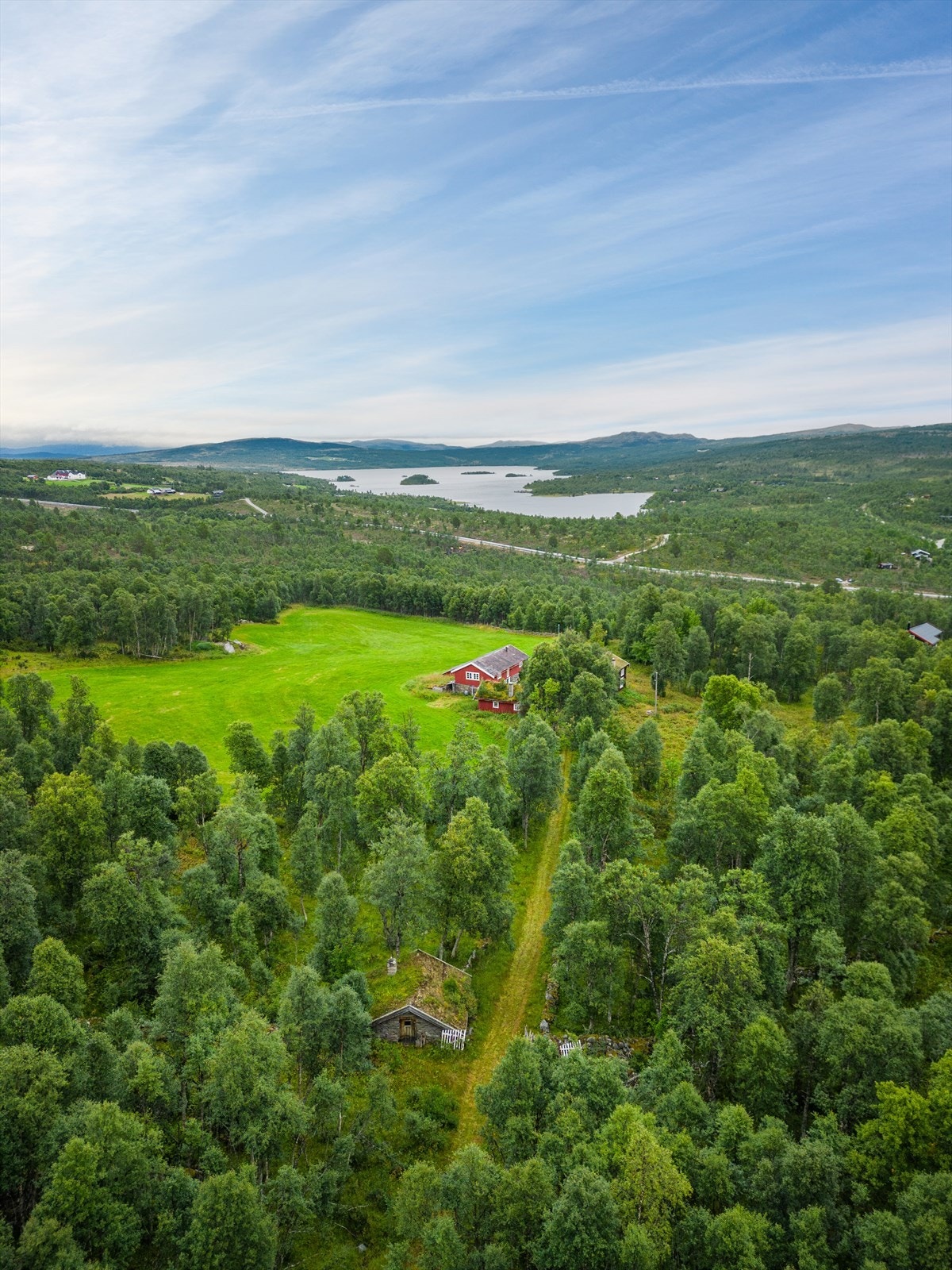 Legg merke til stenfjøset nederst i bilde ca 100 meter nordvest for eiendommen. Galleribilde