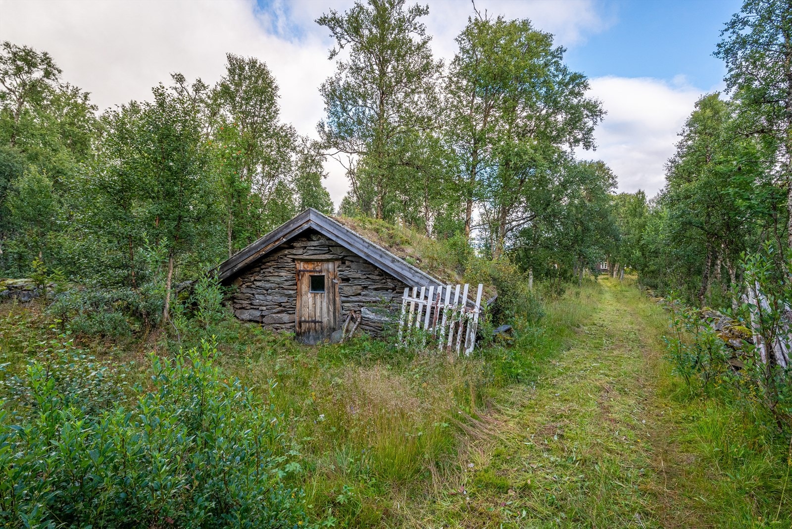Stenfjøset ca 100 meter nordvest for eiendommen. Galleribilde