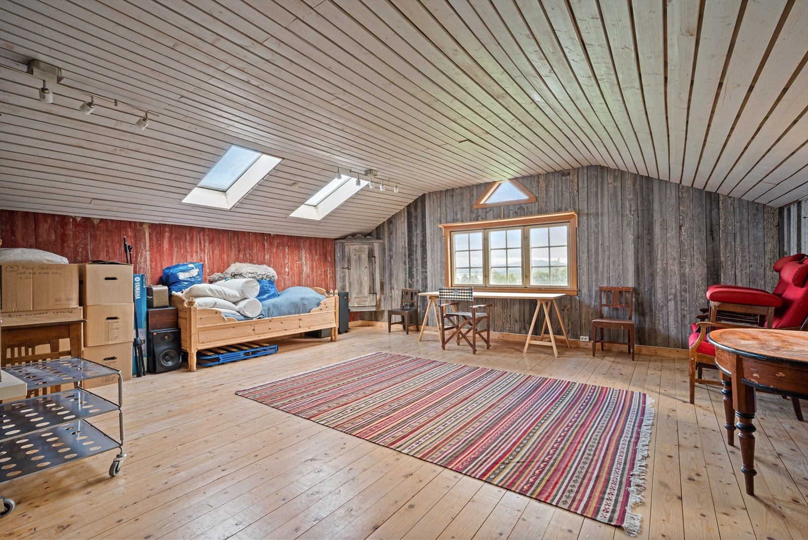 Isolert selskapslokale/atelier i 2. etasje i fjøset. Galleribilde