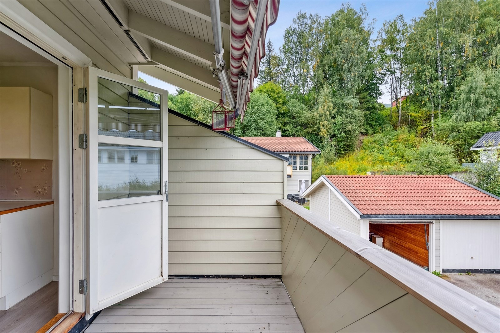 Svalgang mot nord/vest og romslig balkong mot sør/øst. Galleribilde