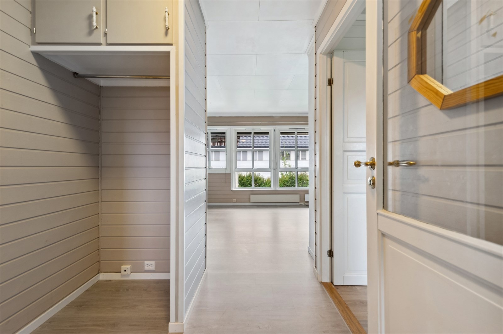 Entré med garderobeplass Galleribilde