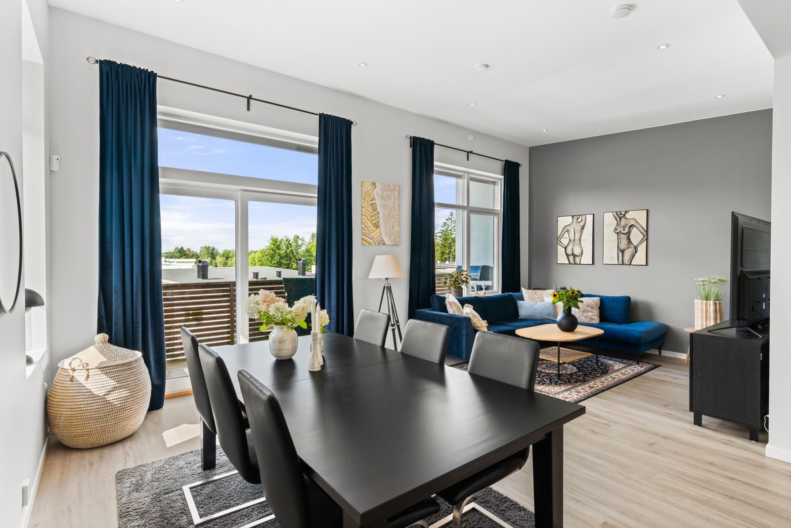 I hjertet av boligen har vi den nydelige stuen Galleribilde