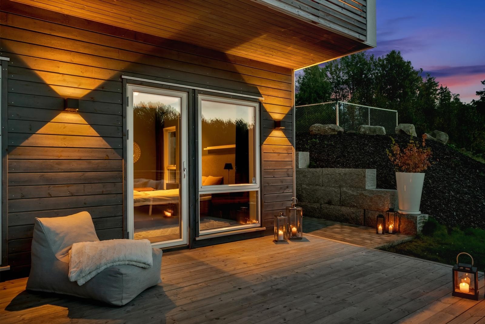 Det er satt opp moderne og fine lys og spotter i boligen. Galleribilde