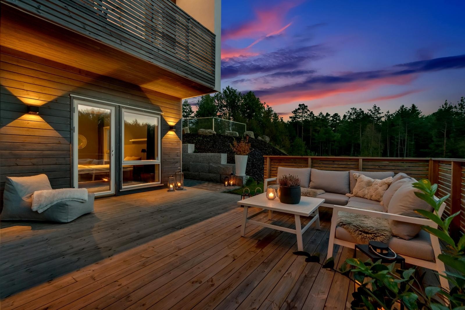 Det er utgang til terrassen fra 2 av soverommene Galleribilde