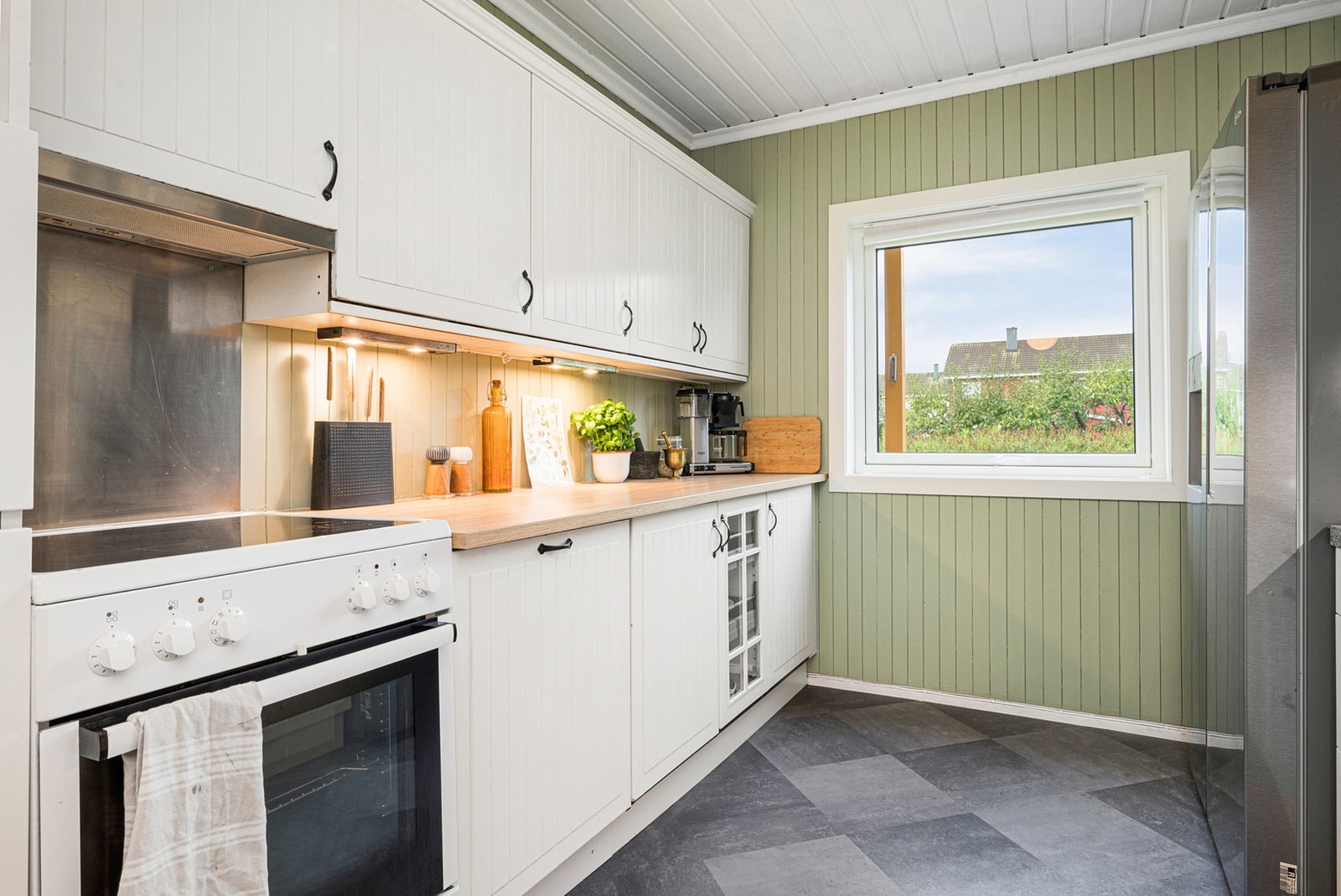 Det er integrert oppvaskmaskin. Galleribilde