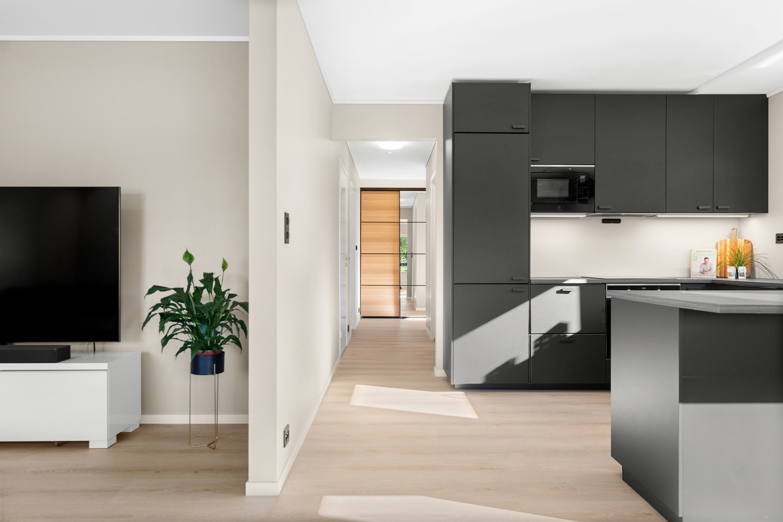 Åpen løsning mellom kjøkken og stue Galleribilde