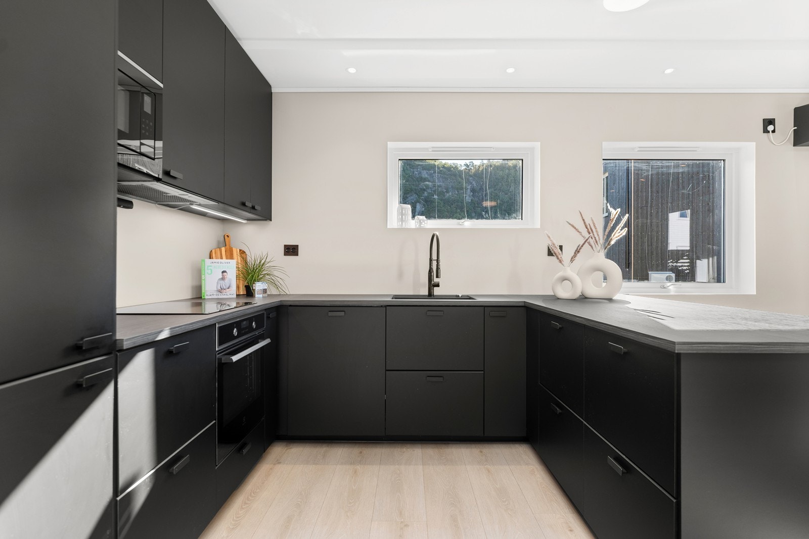 God skap og benkeplass Galleribilde