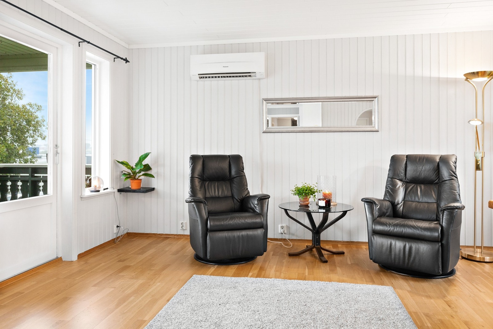 Fra stuen er det tilkomst til veranda Galleribilde