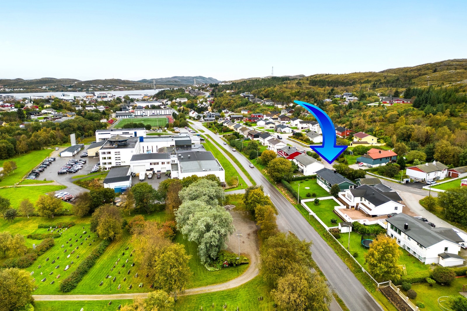 Sentral beliggenhet på Rørvik med nærhet til skoler, barnehage og bysentrum Galleribilde