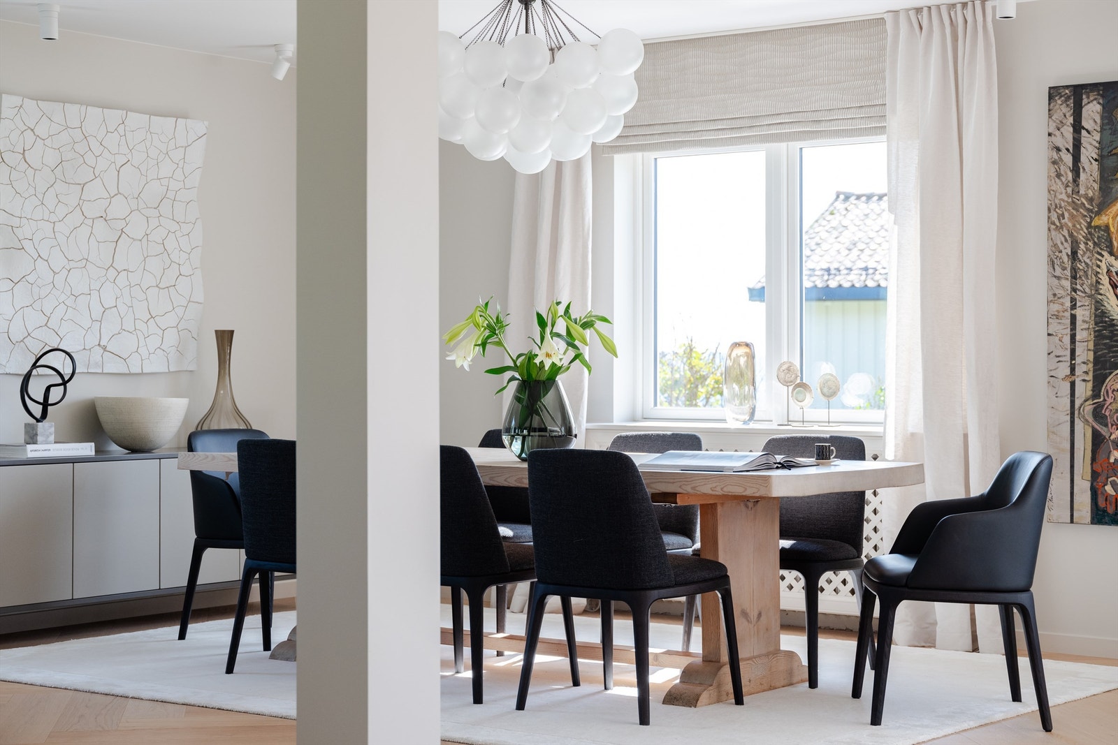 Her ligger alt til rette for å kunne invitere til hyggelige sosiale sammenkomster med venner og familie. Galleribilde