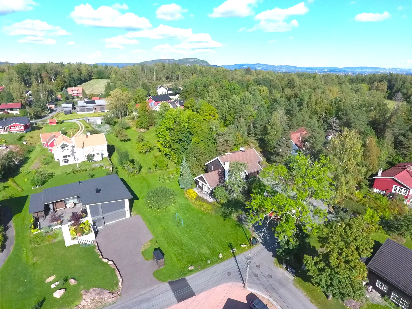 1 231 kvm boligtomt i trafikkstille blindvei på Tanum /
Rammetillatelse for arkitekttegnet enebolig med 272 kvm bra Galleribilde