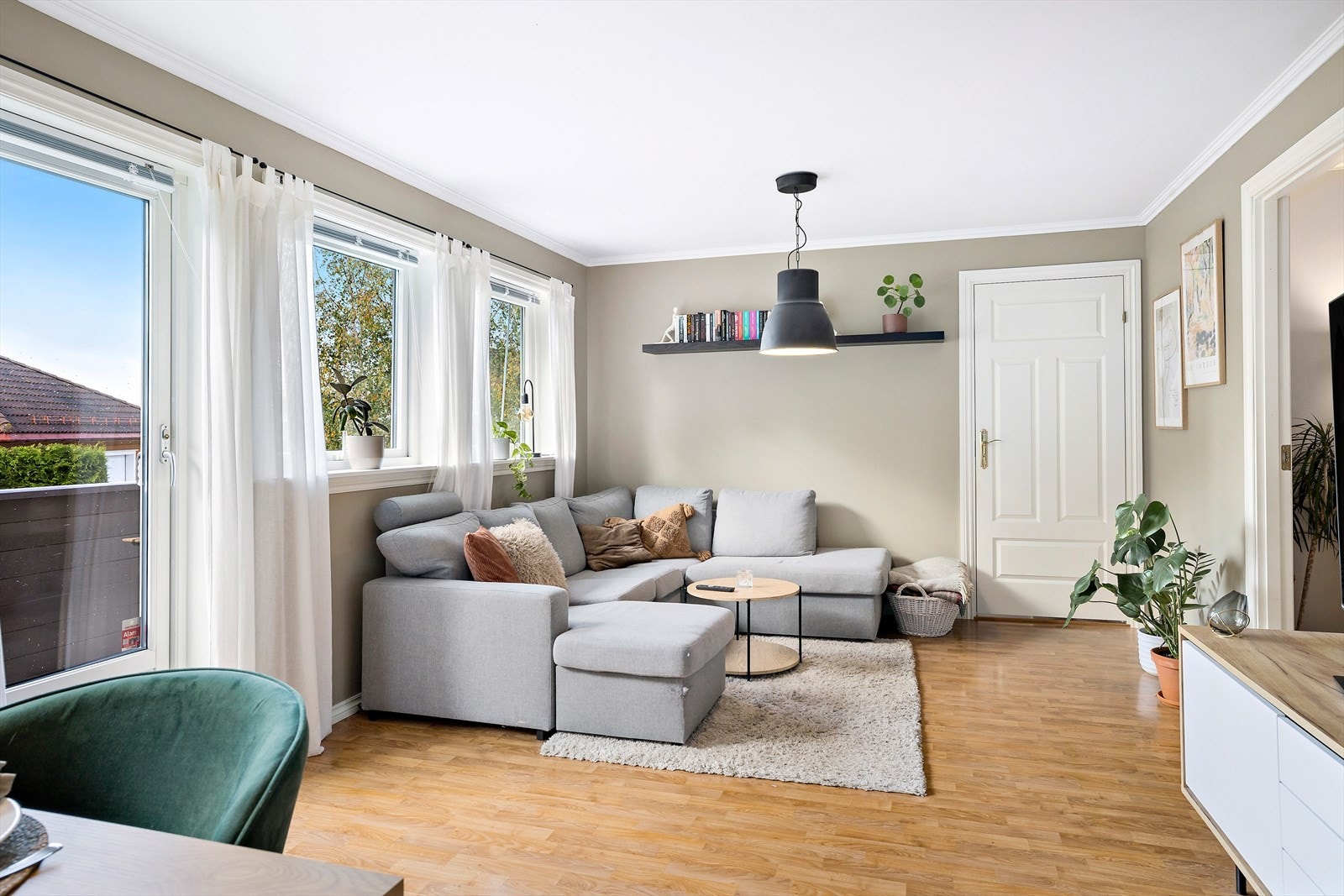 I stuen er det god plass til flere Galleribilde