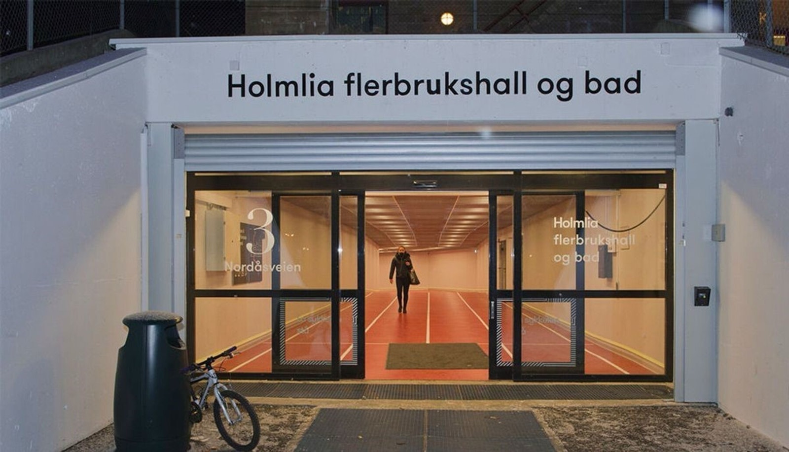 Holmlia flerbrukshall og bad er ett steinkast fra boligen Galleribilde