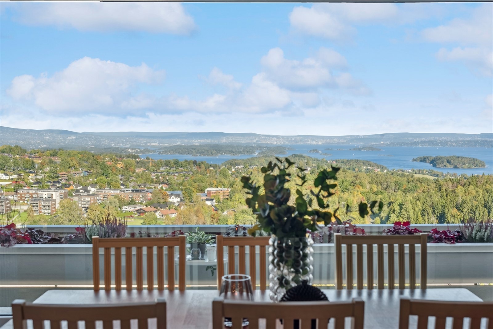 Spis frokost, lunsj og middag med Oslofjorden som bakteppe. Galleribilde