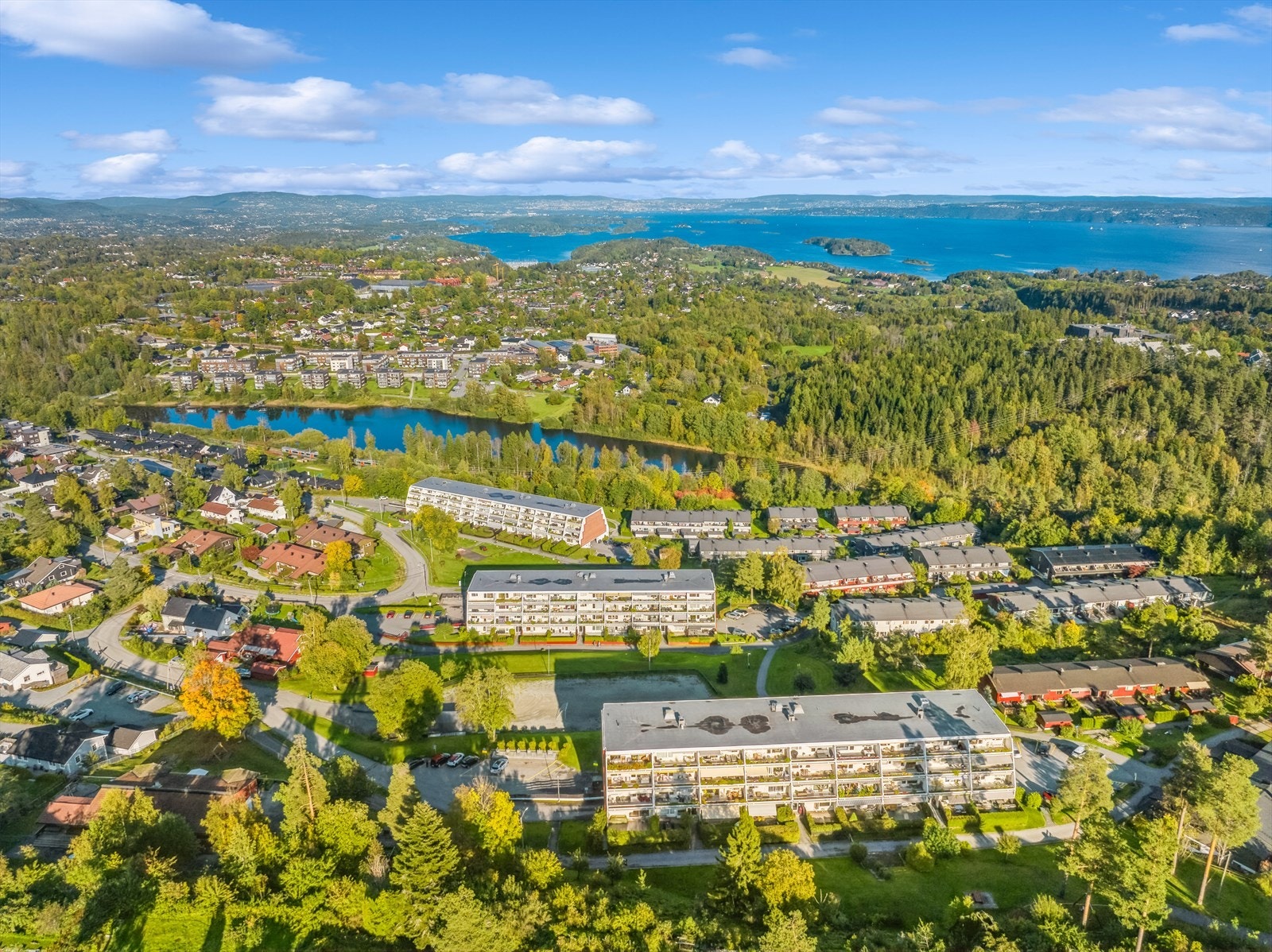 Leiligheten har en fin beliggenhet i attraktiv terrasseblokk på Borgen i Asker. Galleribilde
