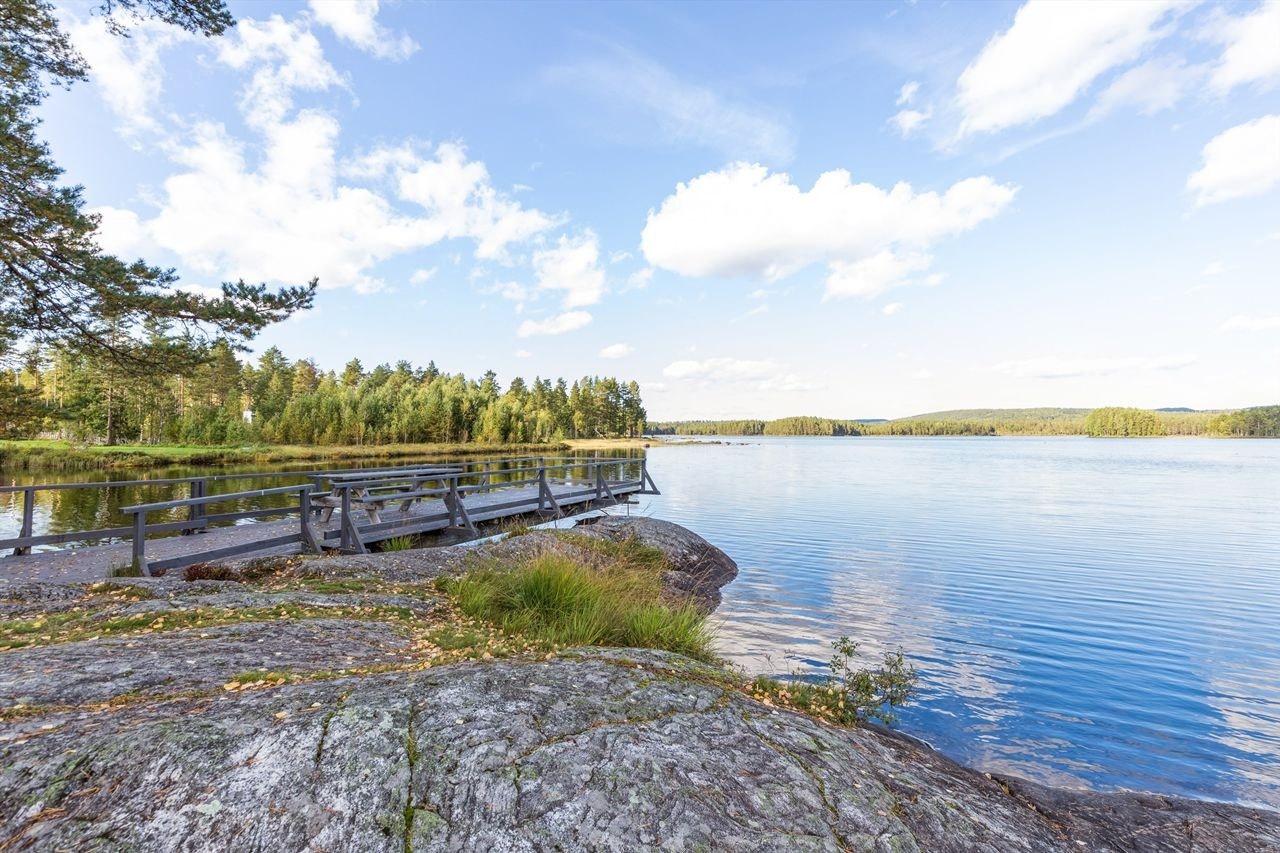 Fra eiendommen er det kort veg til Sagstusjøen Galleribilde