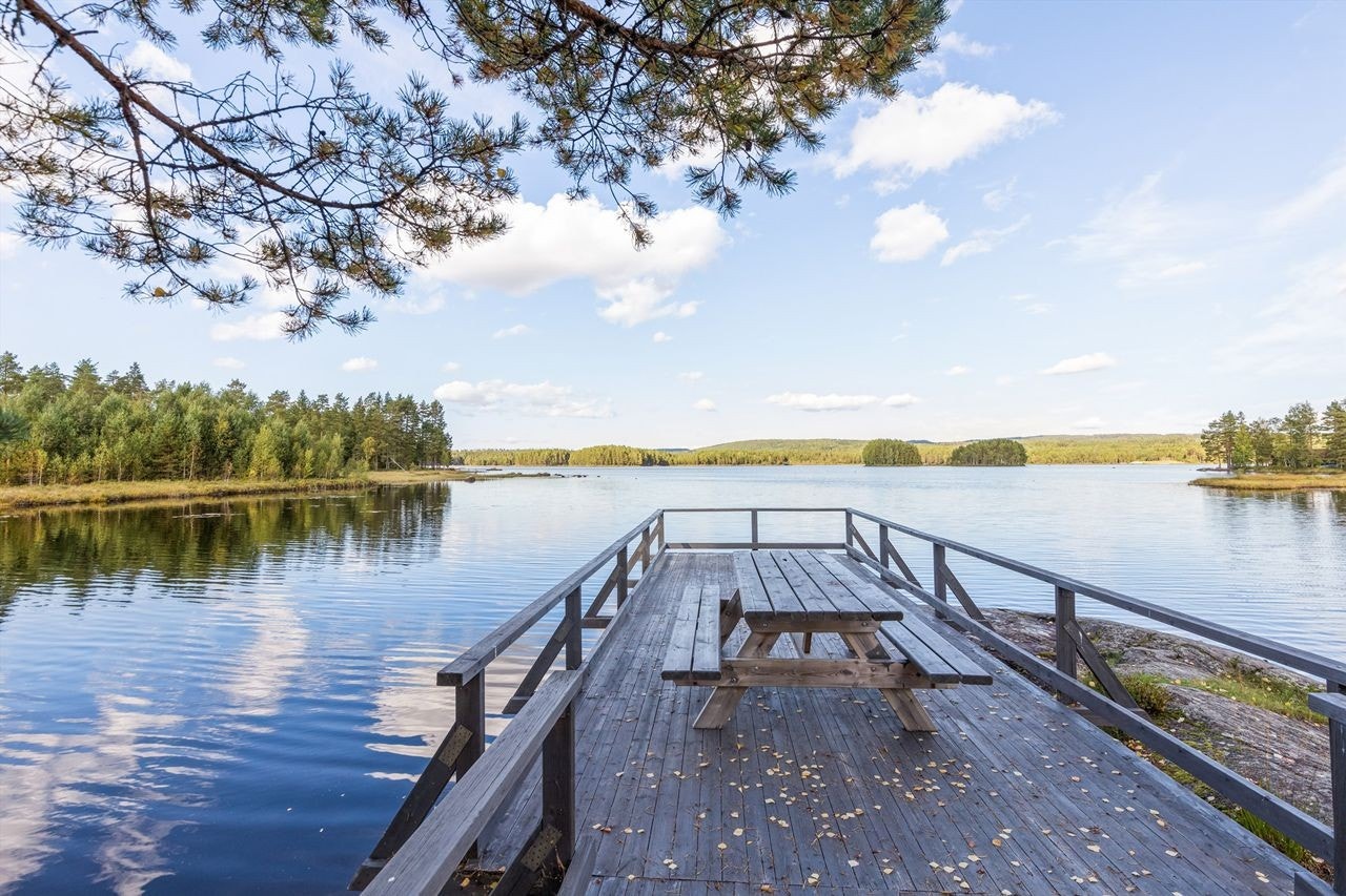 Sagstusjøen er en flott innsjø og en yndet plass for bading, padling og fiske Galleribilde