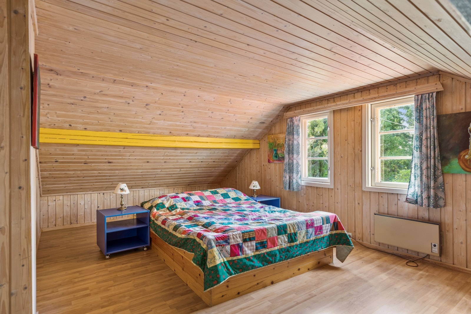 Hytta har 2 romslige soverom i 2. etasje Galleribilde