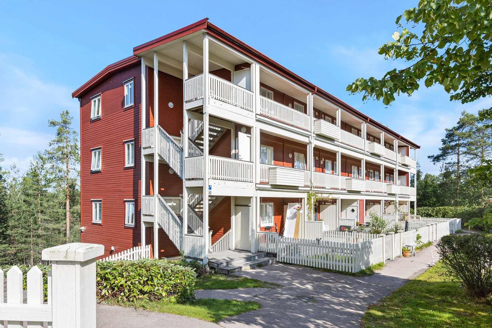 Aleksander Stoveland v/ EiendomsMegler1 har gleden av å presentere Jordstjerneveien 38B! Galleribilde