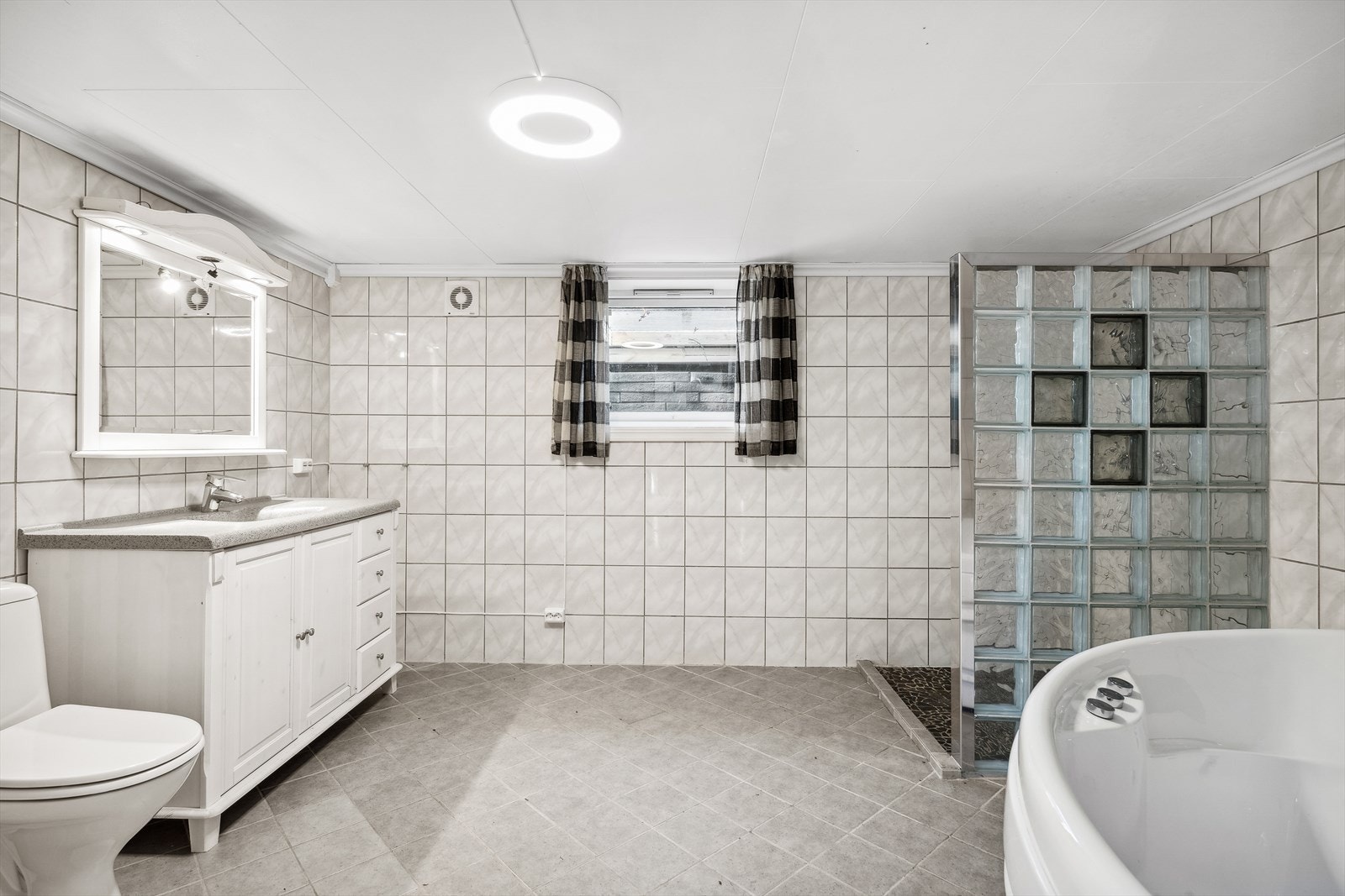 Innredet baderom (ikke godkjent). Galleribilde