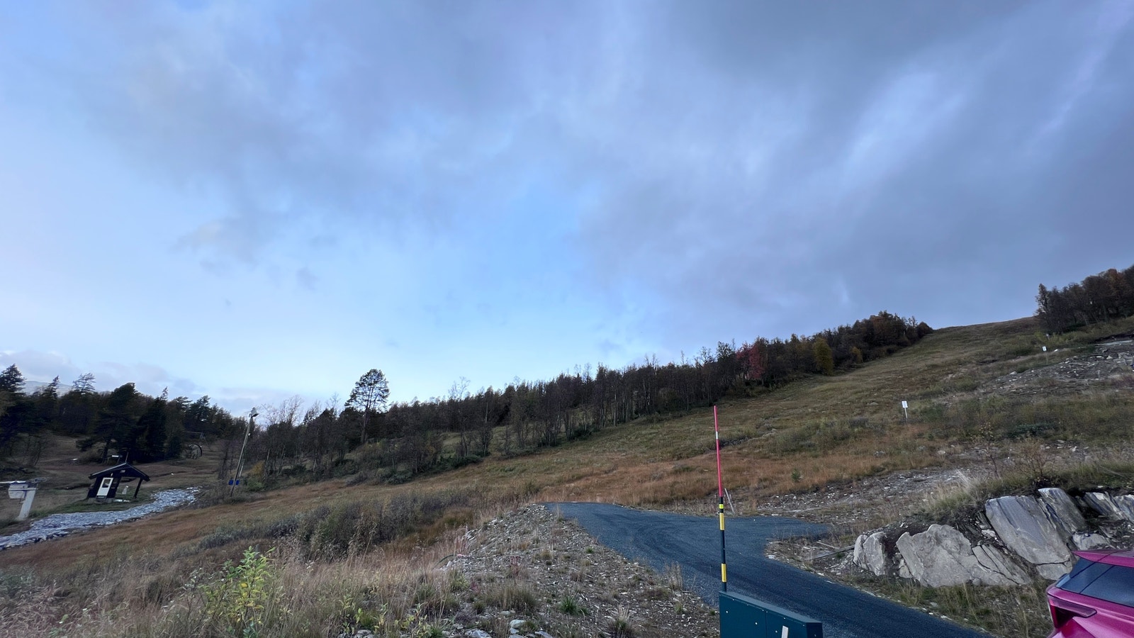 Alpinbakken rett bak totmta. Galleribilde