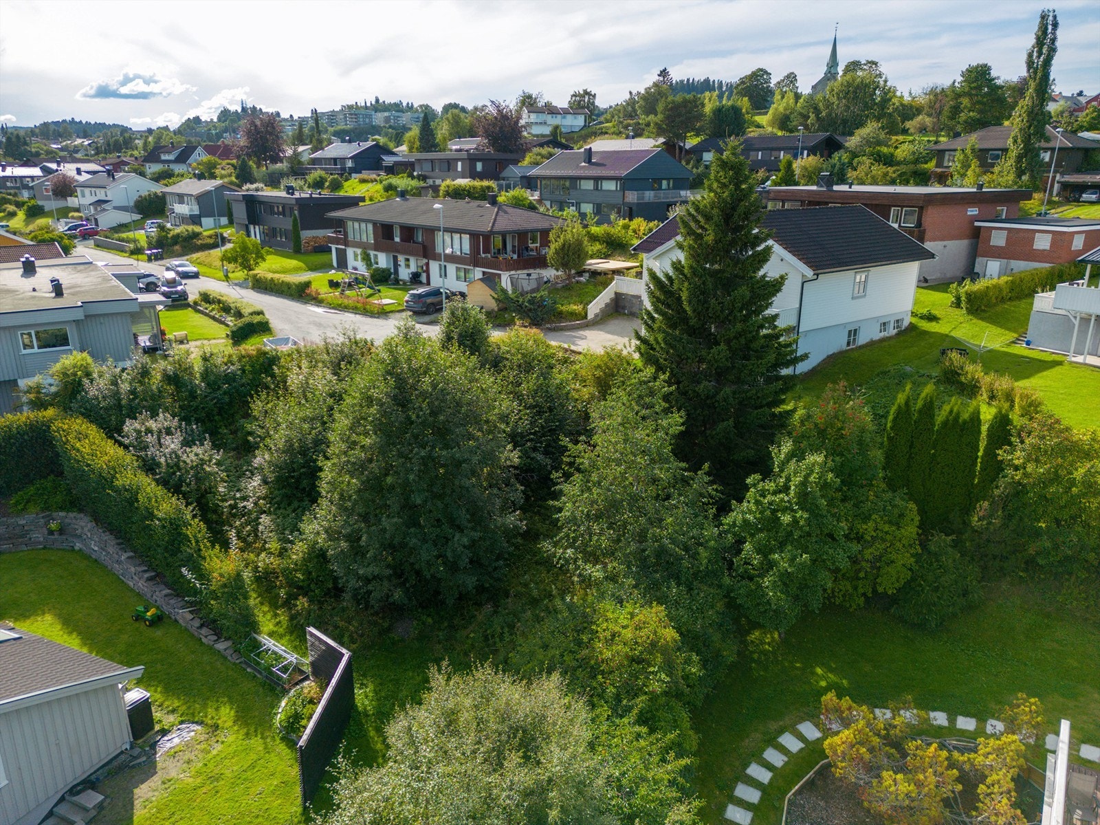 På fritiden innbyr Bymarka til gode naturopplevelser for store og små, sommer som vinter. Bymarka er Trondheims største utfartssted med et areal på 80 kvadratkilometer og kan by på en mengde aktiviteter i tillegg til ren rekreasjon. Galleribilde