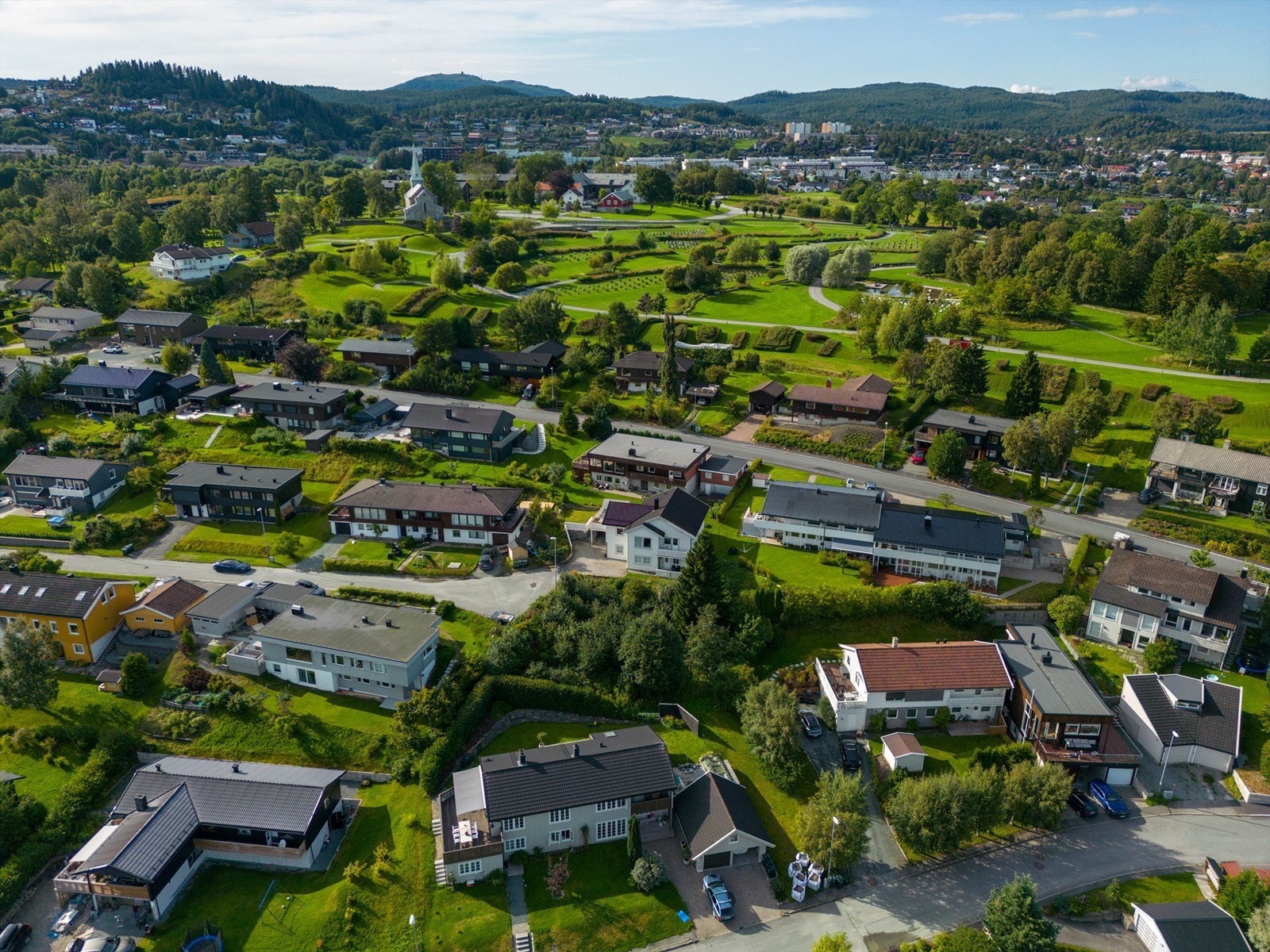 Her har du muligheten til å oppfylle din boligdrøm i et populært, ettertraktet og barnevennlig boligområde. Galleribilde