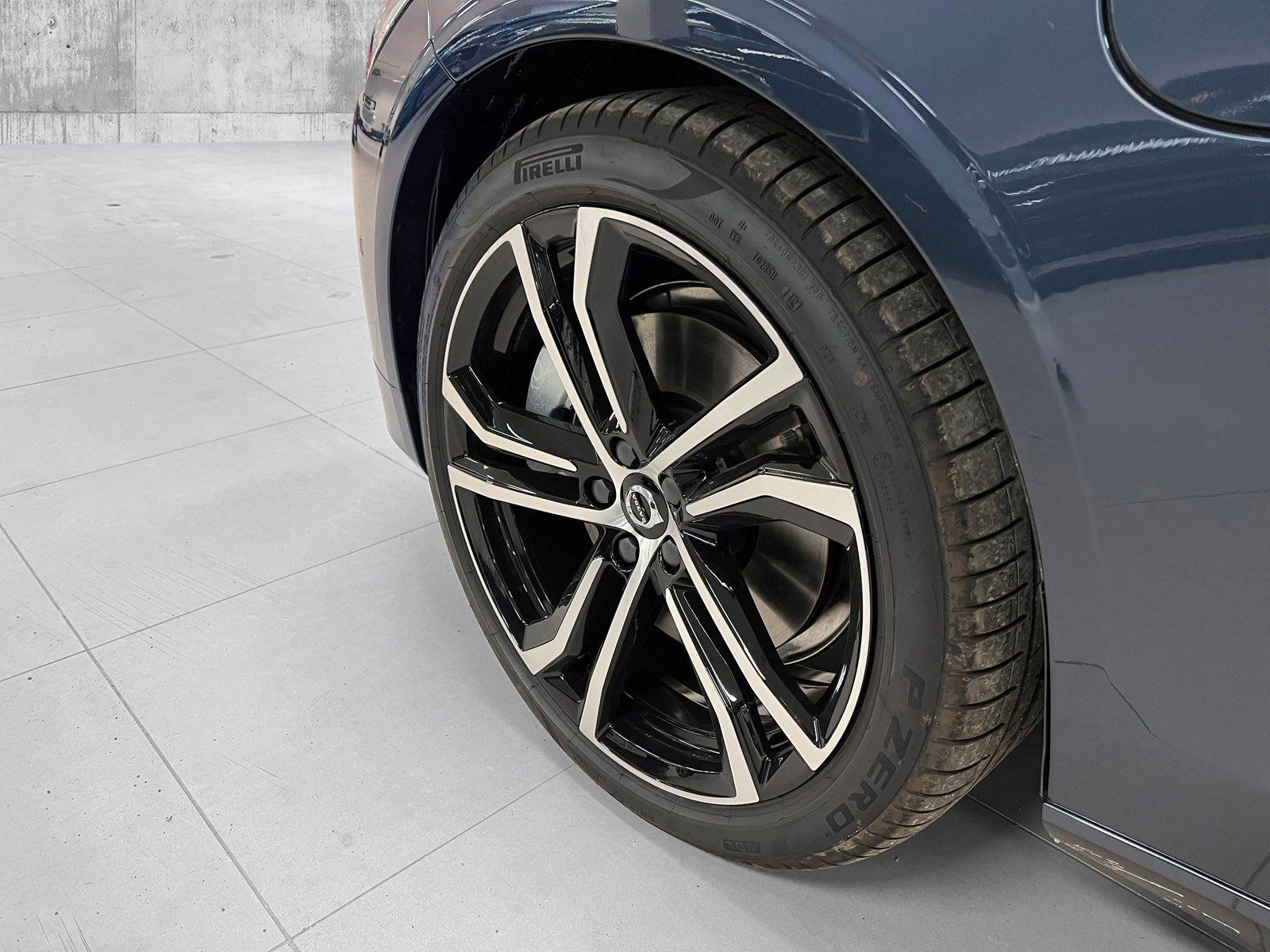 Stilige 20"felger med Pirelli-dekk