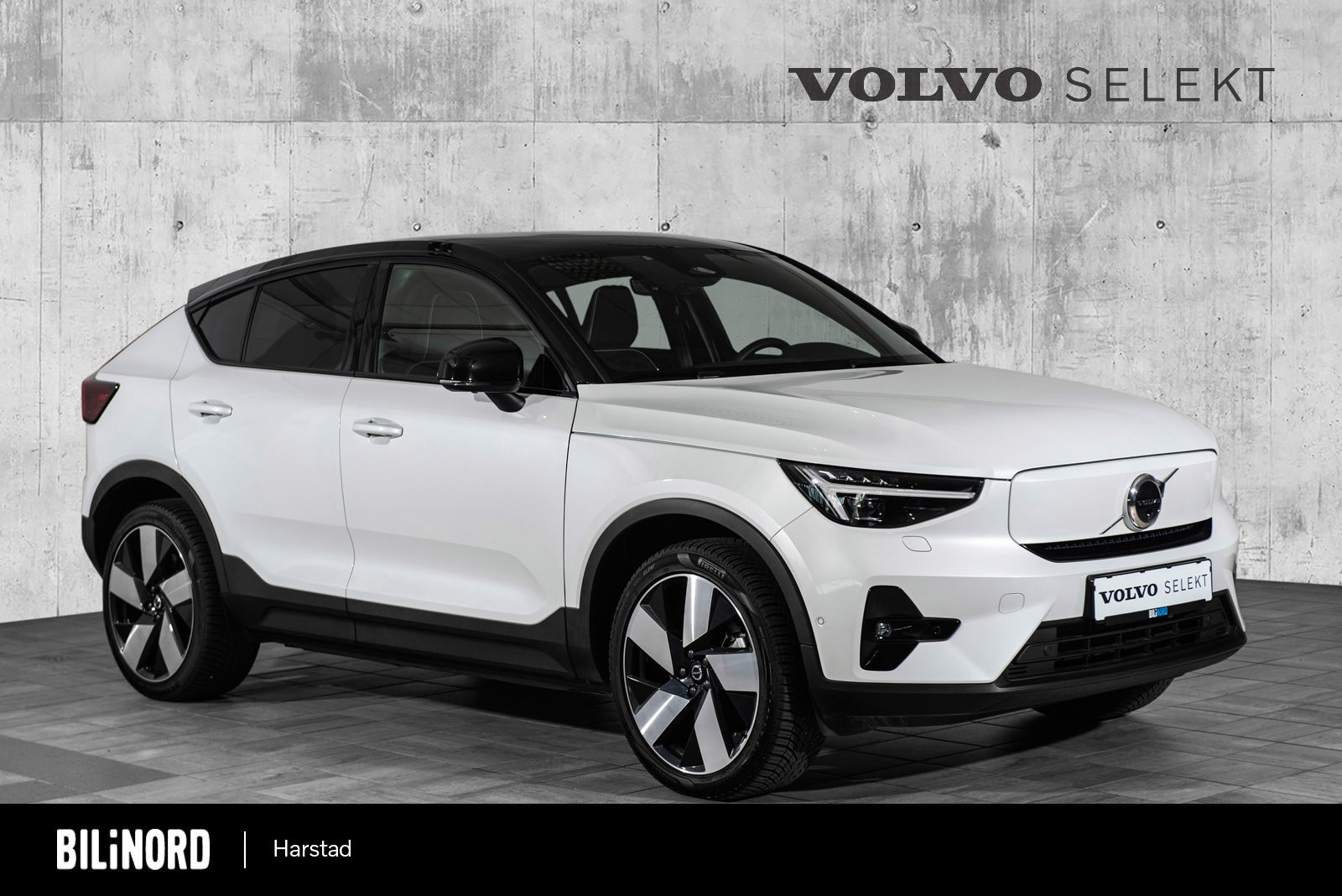 Vi har fått inn en 2022 Volvo C40 Twin Pro i nydelig Krystal Hvit Metallic!