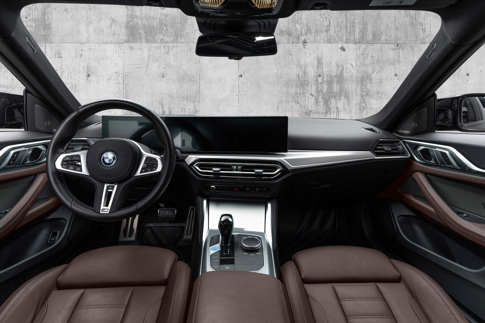 Bilen er utstyrt med BMW Live Cocpit Professional med Head-up Display