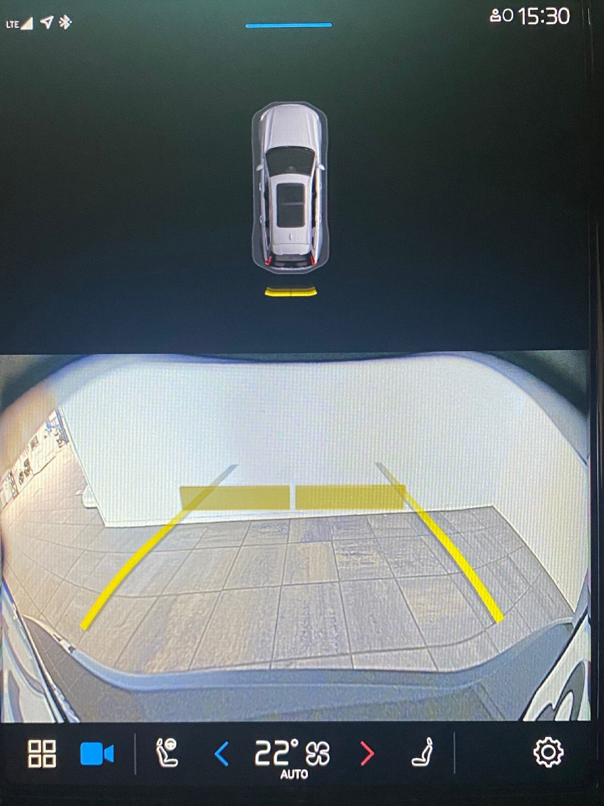 Bilen er også utstyrt med vanlig ryggekamera