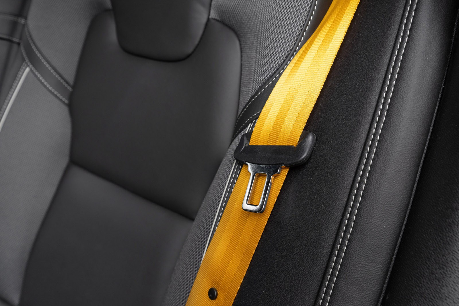 Bilen har fortsatt Volvos sin velkjente setekomfort med herlige sportseter foran og hvor man kler på seg sikkerhetsbelter i Swedish Gold, som sier at her sitter man ikke i en vanlig bil.