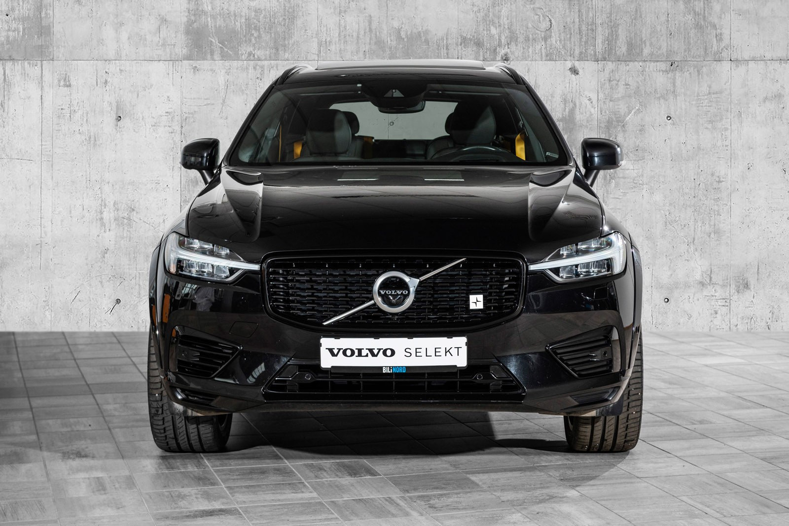 Tøff bil som skiller seg ut i mengden - Lakkert Piano svart grill, Polestar emblemer foran og bak.