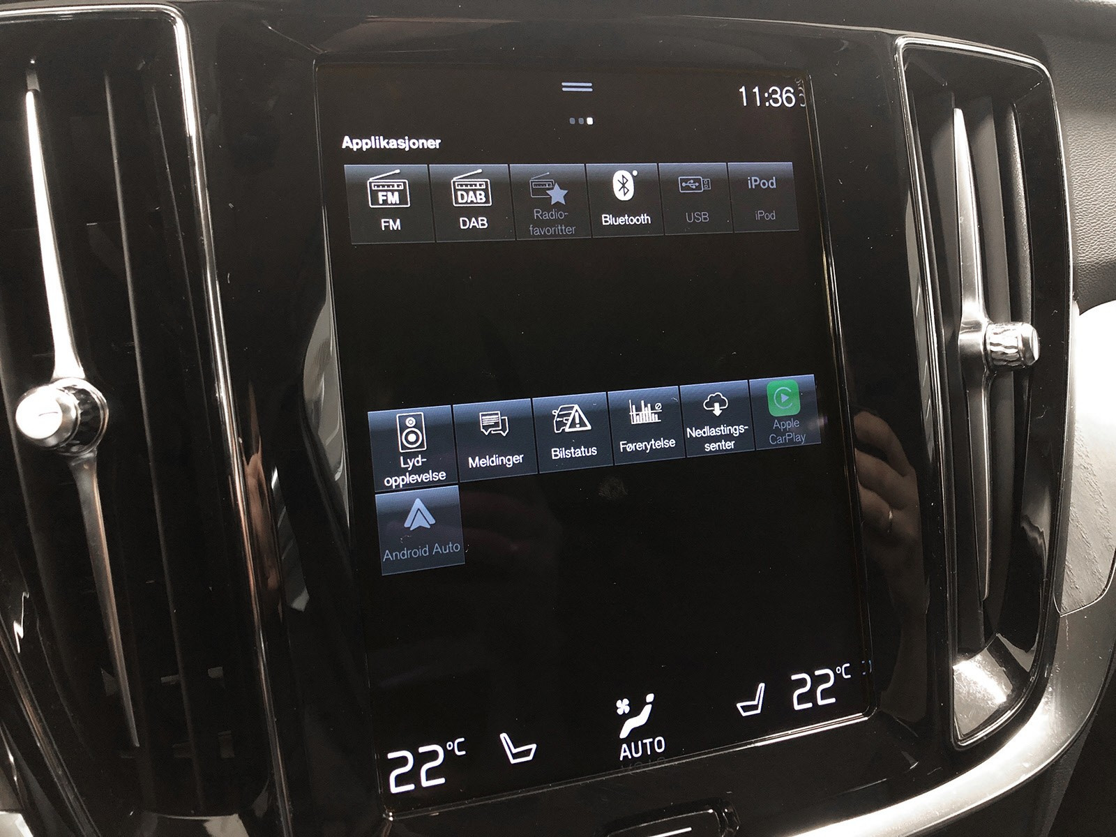 Apple CarPlay og Android auto bør prøves - Koble opp telefon å få opp apper